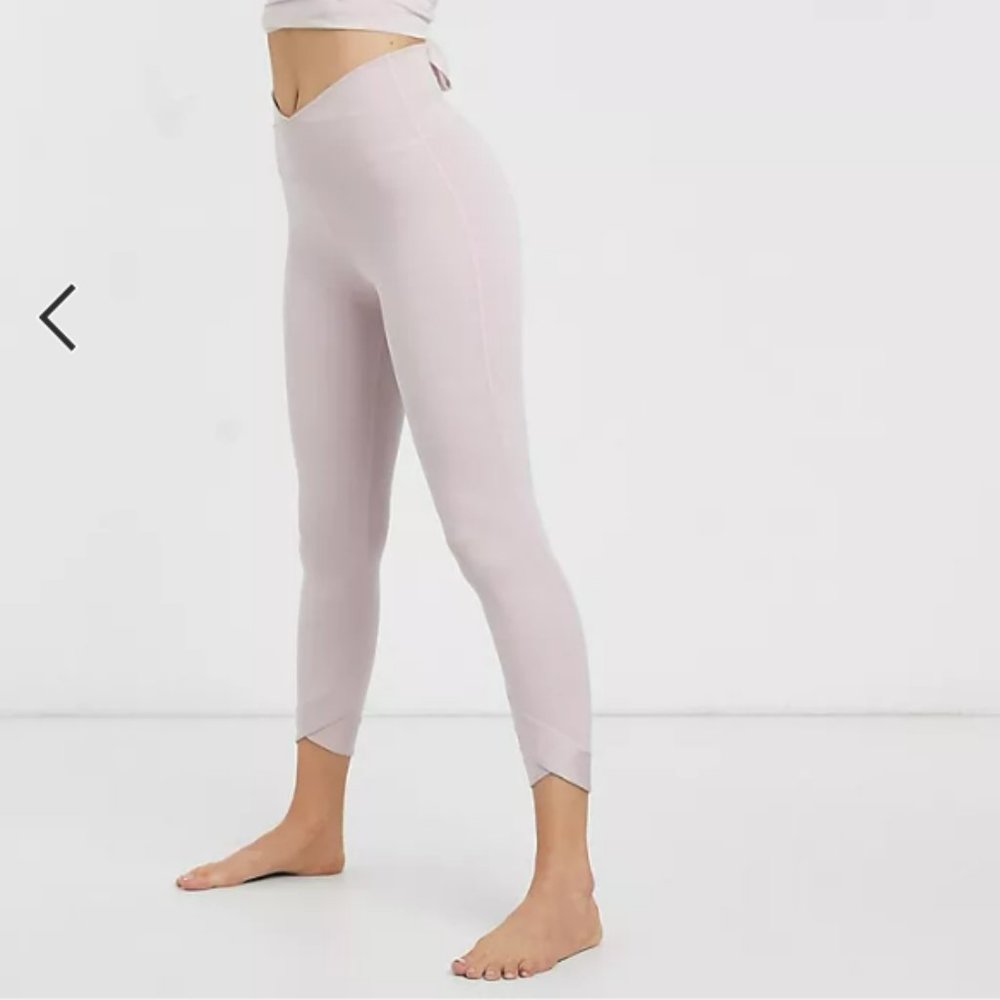 NWOT Nike Yoga wrap cropped‎ leggings in pink